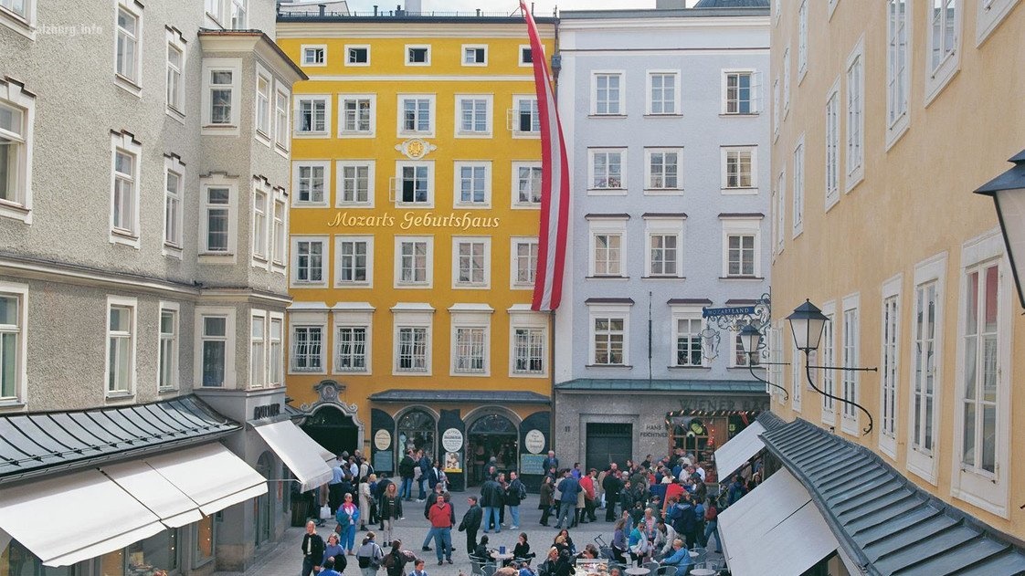 mozarts-geburtshaus-mit-hagenauerplatz_13750.jpeg